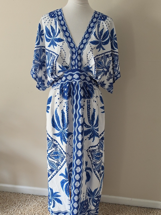Cupshe Other - Women’s Blue & White Printed V-Neck Swim Cover-Up